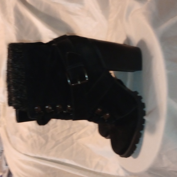 Cute booties - Picture 1 of 3